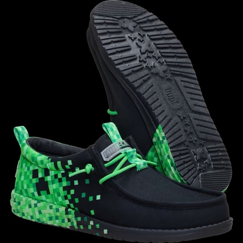 New NIB Minecraft Creeper Hey Dudes Wally Funk Slip On Shoes Sz 8 Black light